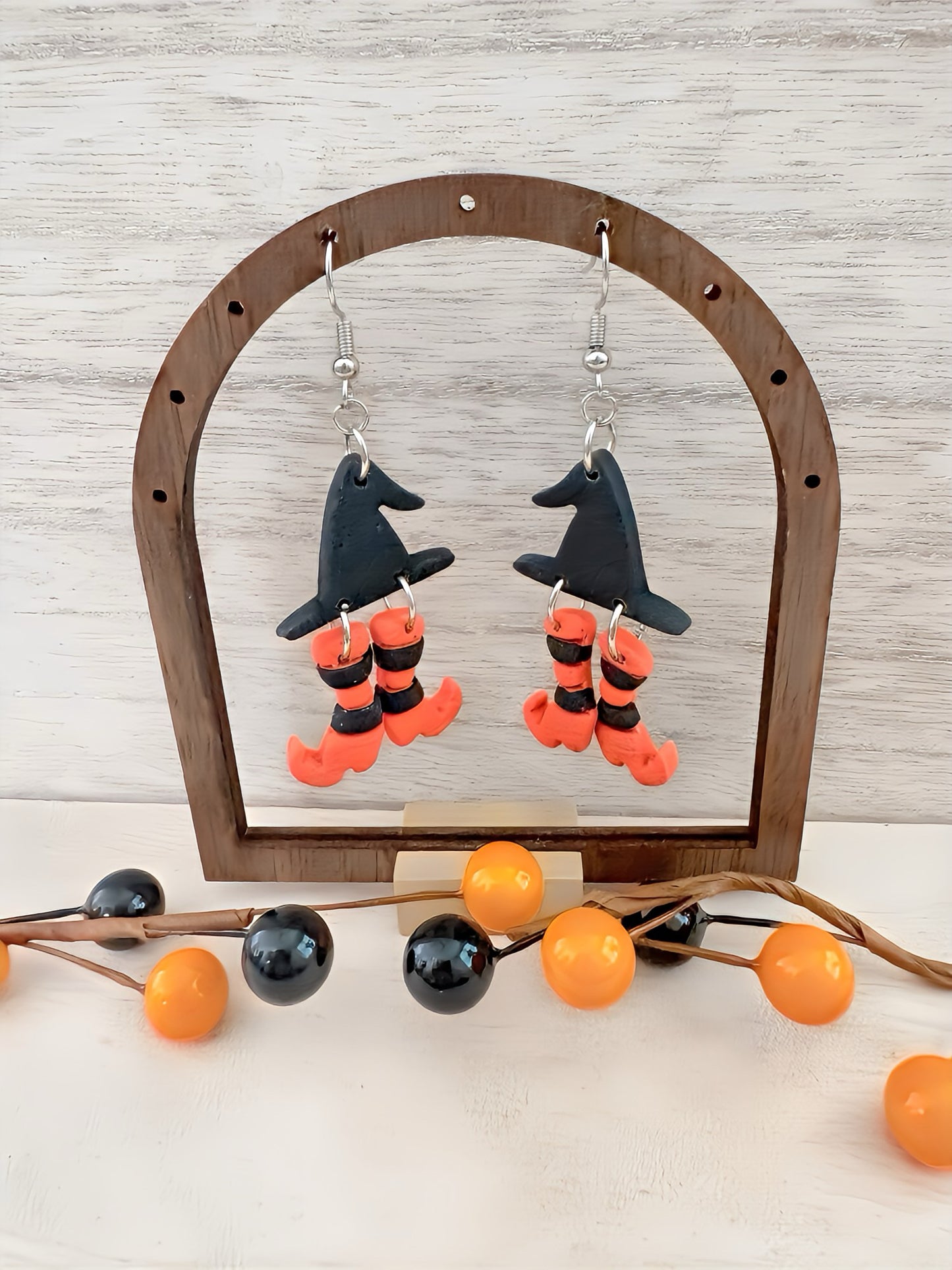 Witch hat and feet dangle